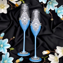 Load image into Gallery viewer, Blue wedding glasses for bride and groom, wedding cake server sets