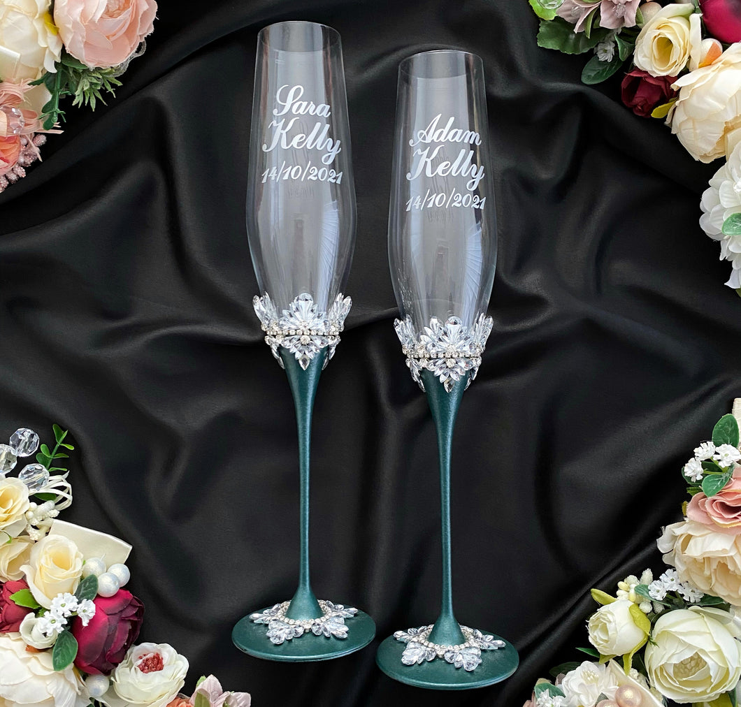 Emerald wedding glasses for bride and groom
