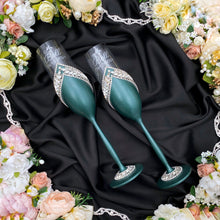 Load image into Gallery viewer, Green wedding glasses for bride and groom, wedding cake cutting set