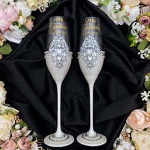 Load image into Gallery viewer, Silver wedding glasses for bride and groom, wedding cake cutting set, wedding plate & forks