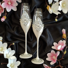 Load image into Gallery viewer, Wedding glasses for Mother&Father of the Bride Wedding plates for parents of the Groom Wedding flutes for parents of the Bride