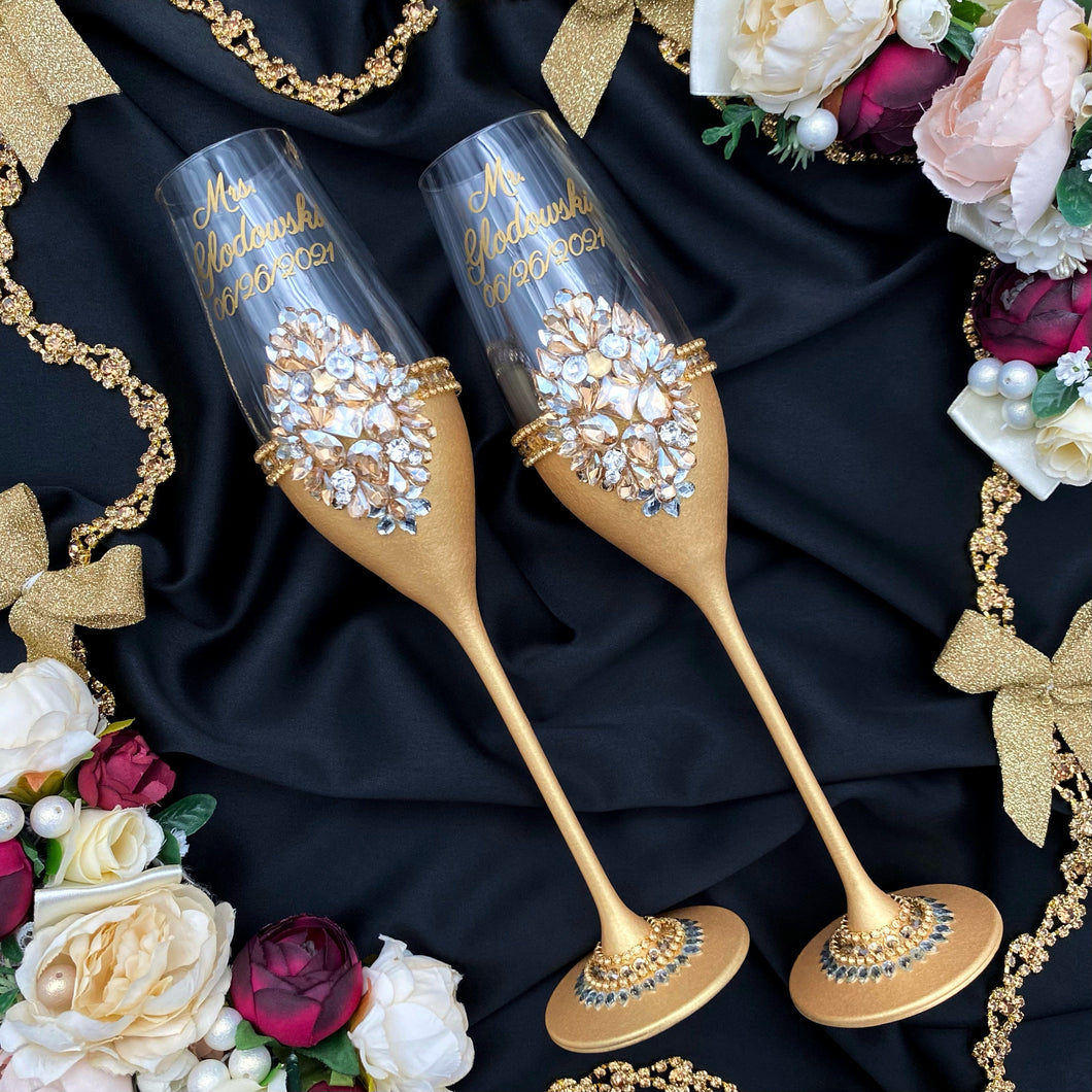 Gold wedding glasses for bride and groom