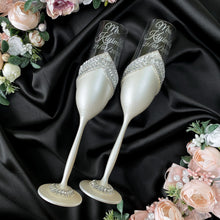 Load image into Gallery viewer, Silver wedding glasses for bride and groom, wedding cake cutting set, wedding plate and forks
