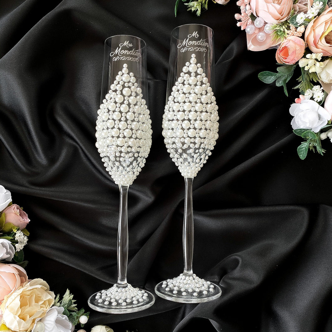 Pearl wedding glasses for bride and groom