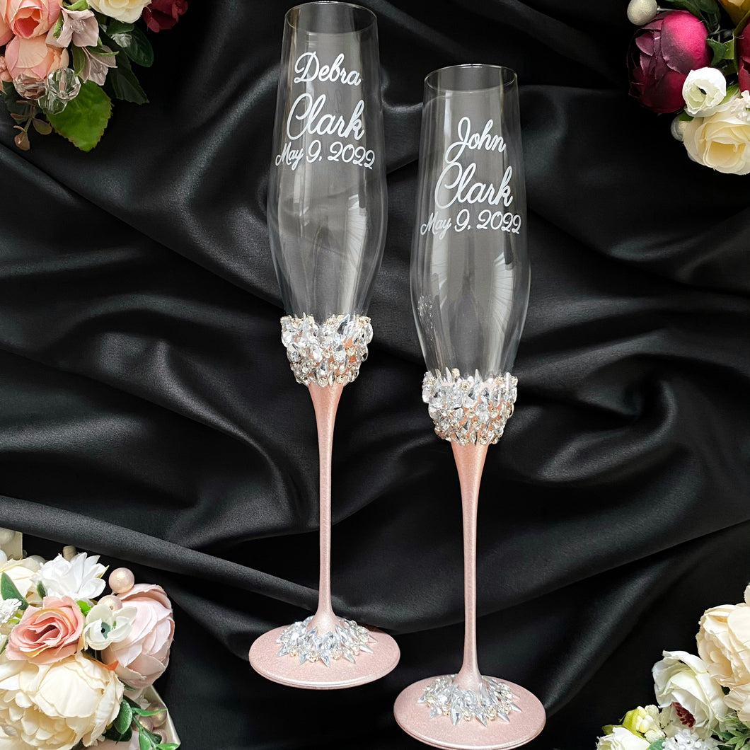 Powdery wedding glasses for bride and groom
